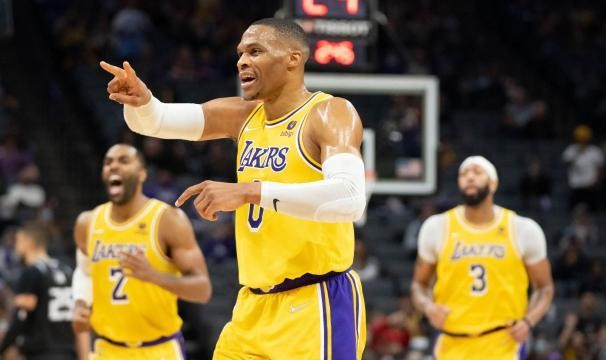 爱游戏官网-杜兰特留队湖人怎么办？送走韦少仍是第一选择