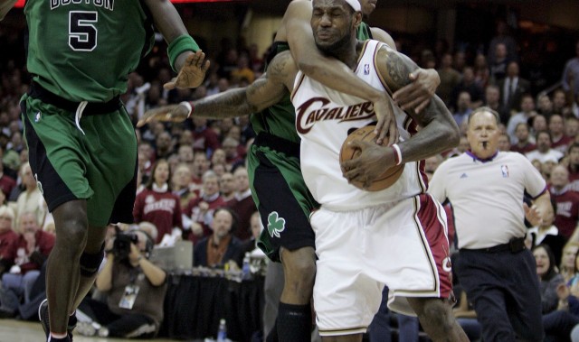 爱游戏官网APP-皮尔斯：詹姆斯有着大前锋身材&amp;后卫打法 他身材和大本一样