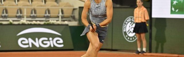 爱游戏官网-郑钦文速扫挺进法网32强 首个八强无人能阻挡？