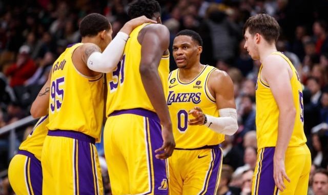 爱游戏官网APP-连败暴露湖人两大老问题，想改进交易势在必行